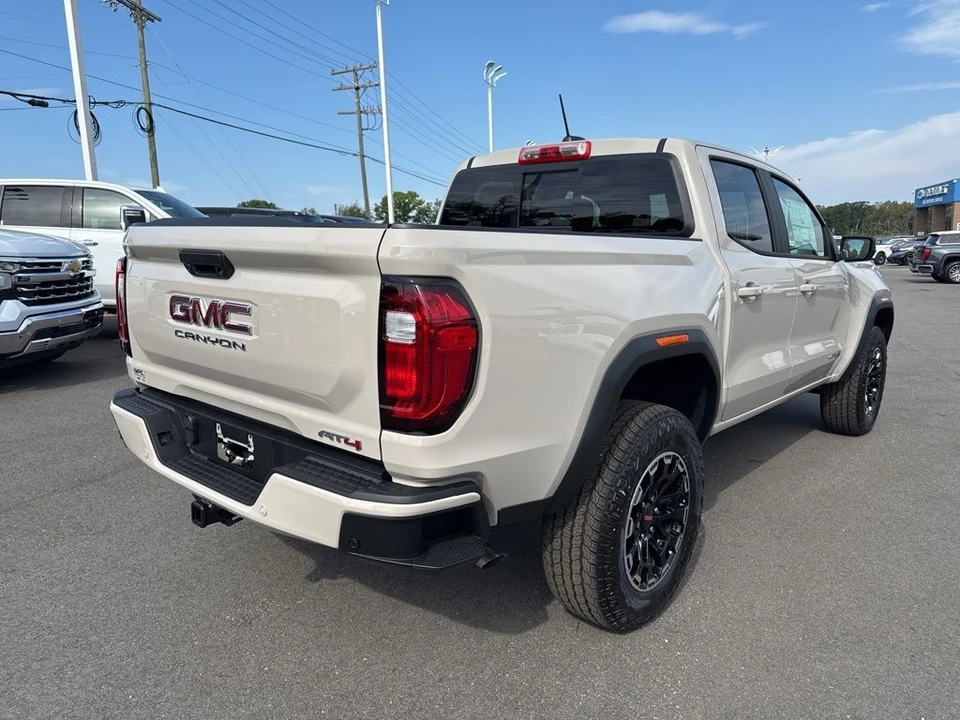 2026 GMC Canyon 2nd Gen - Image 5 of 12