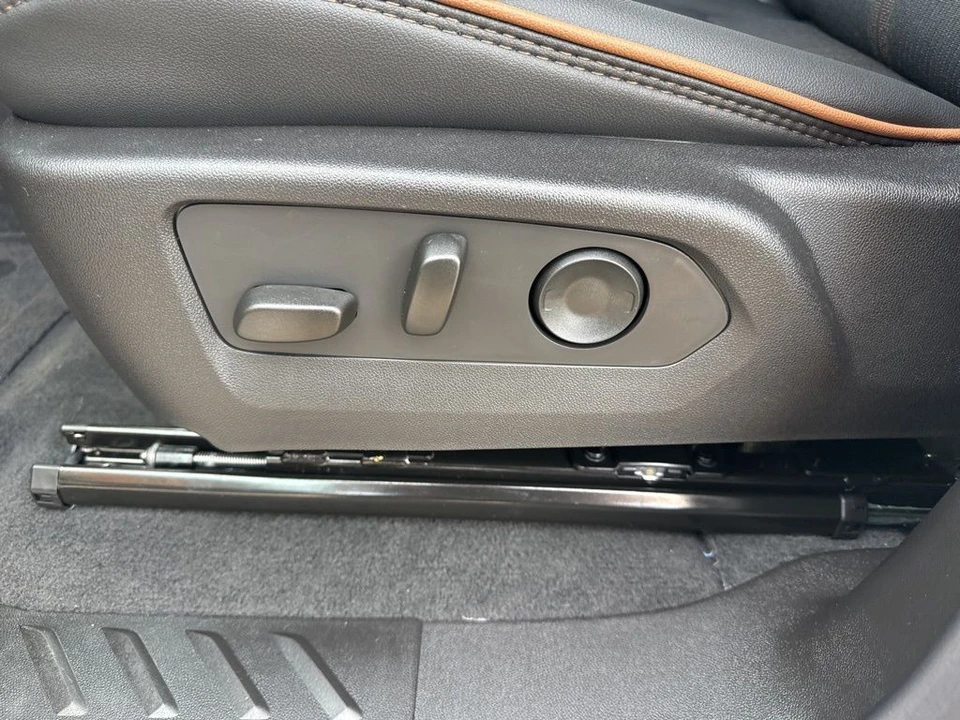 2026 GMC Canyon 2nd Gen - Image 10 of 12