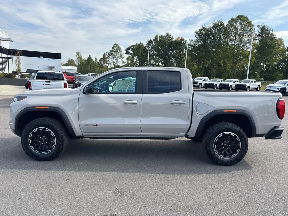 2026 GMC Canyon 2nd Gen - Image 2 of 12