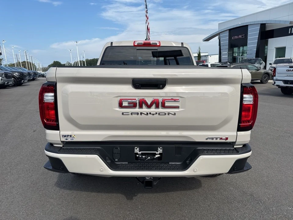 2026 GMC Canyon 2nd Gen - Image 4 of 12