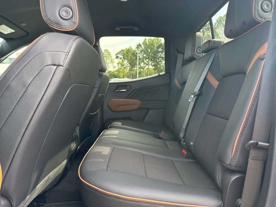 2026 GMC Canyon 2nd Gen - Image 11 of 12