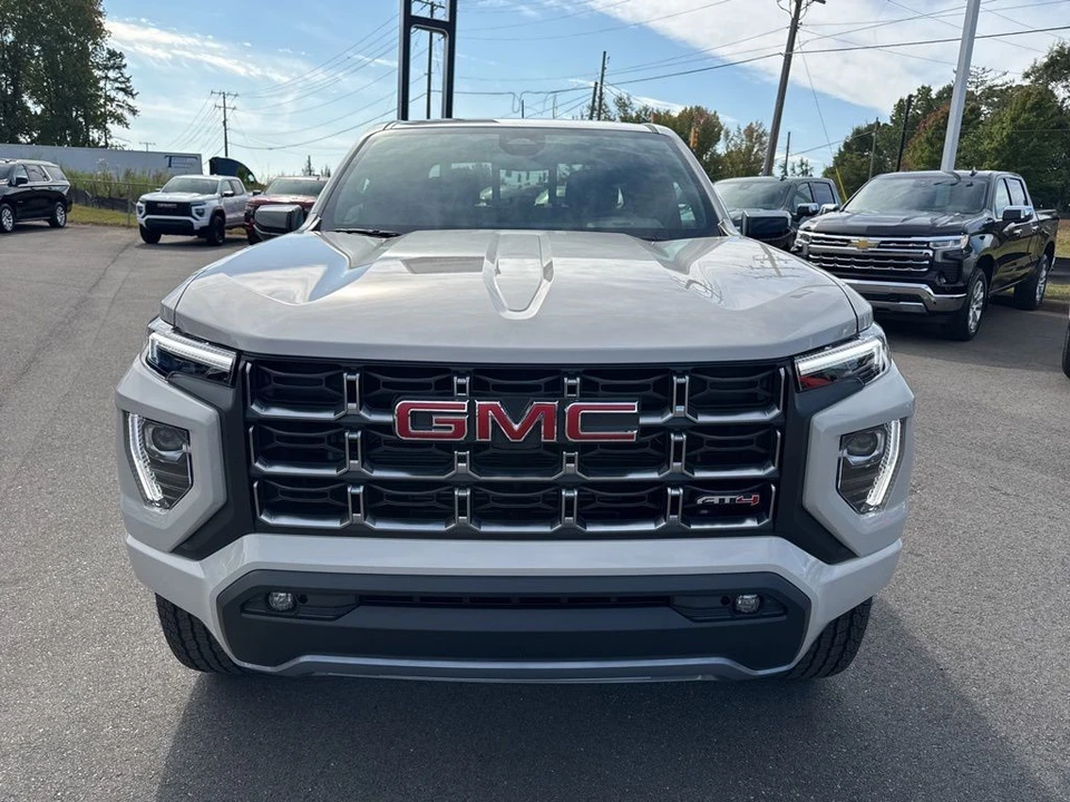 2026 GMC Canyon 2nd Gen - Image 8 of 12