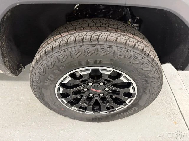 2026 GMC Canyon 2nd Gen - Image 4 of 12