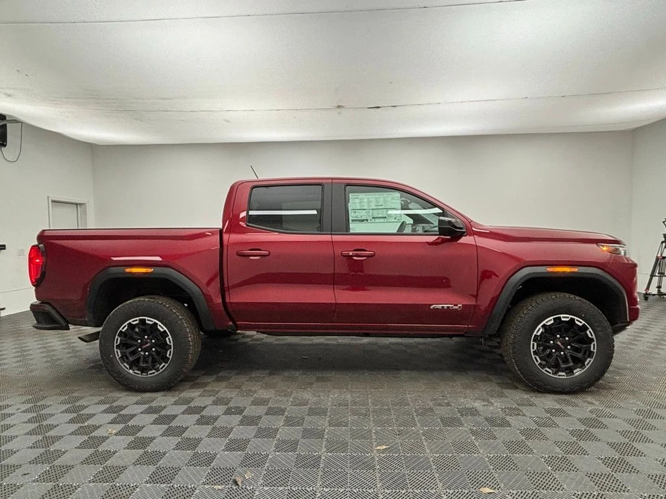 2026 GMC Canyon 2nd Gen - Image 6 of 12