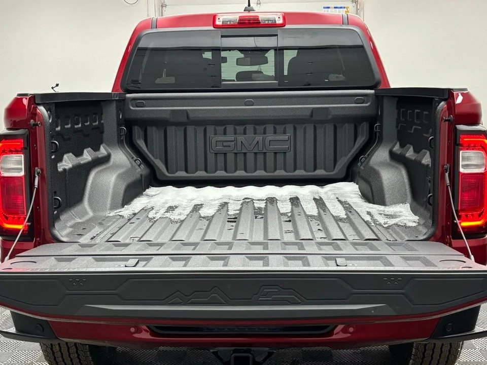 2026 GMC Canyon 2nd Gen - Image 9 of 12