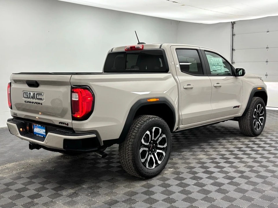 2026 GMC Canyon 2nd Gen - Image 11 of 12