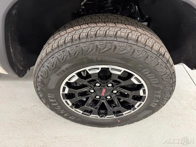 2026 GMC Canyon 2nd Gen - Image 4 of 21