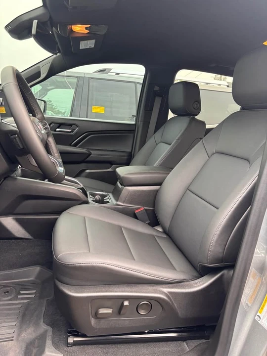 2026 GMC Canyon - Image 8 of 12