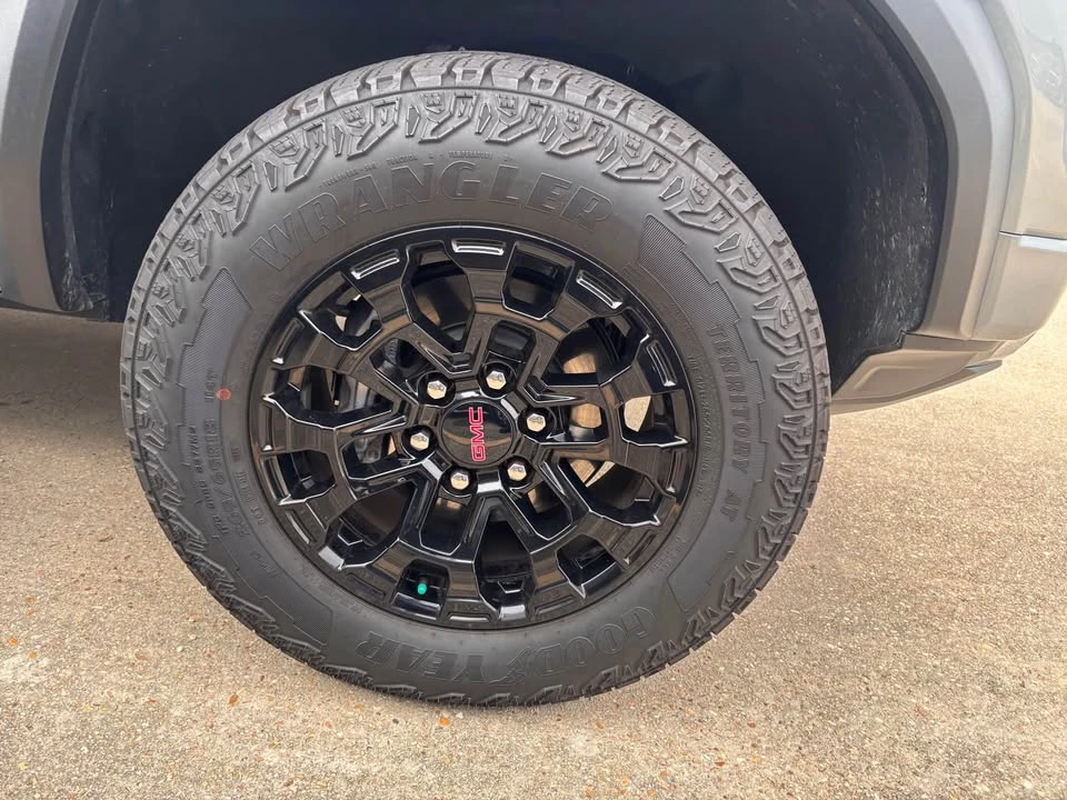 2026 GMC Canyon - Image 3 of 12