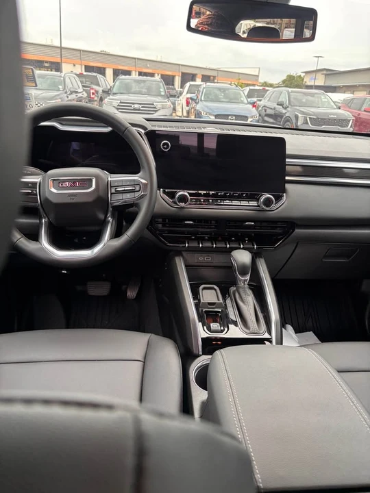 2026 GMC Canyon - Image 7 of 12