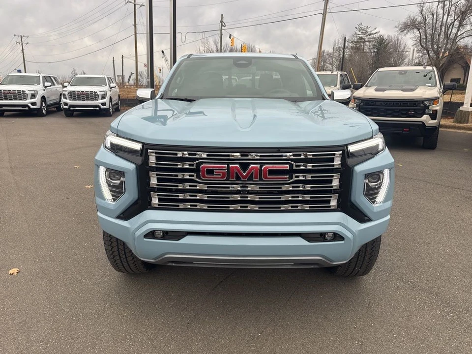 2026 GMC Canyon 2nd Gen - Image 8 of 12