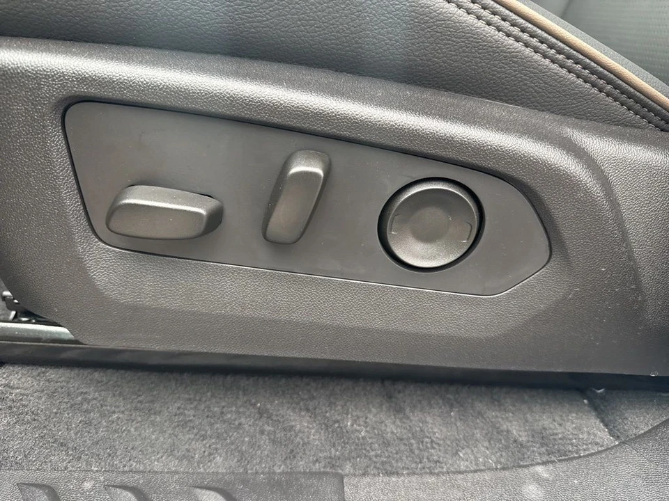 2026 GMC Canyon 2nd Gen - Image 10 of 12