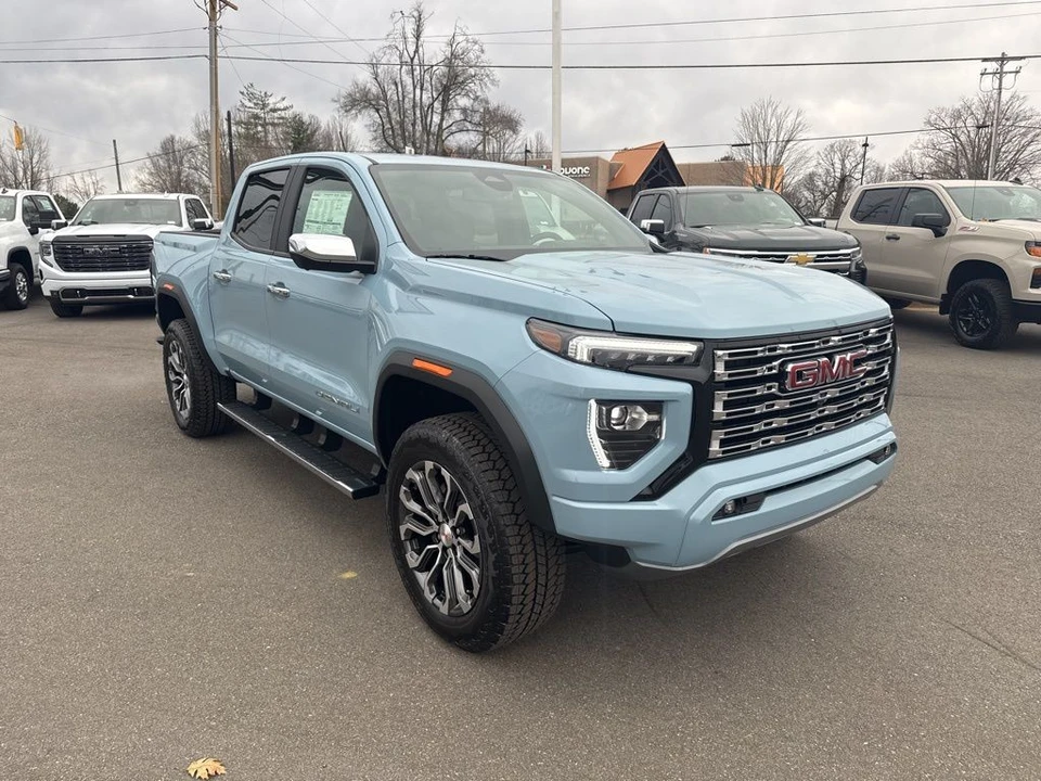 2026 GMC Canyon 2nd Gen - Image 7 of 12
