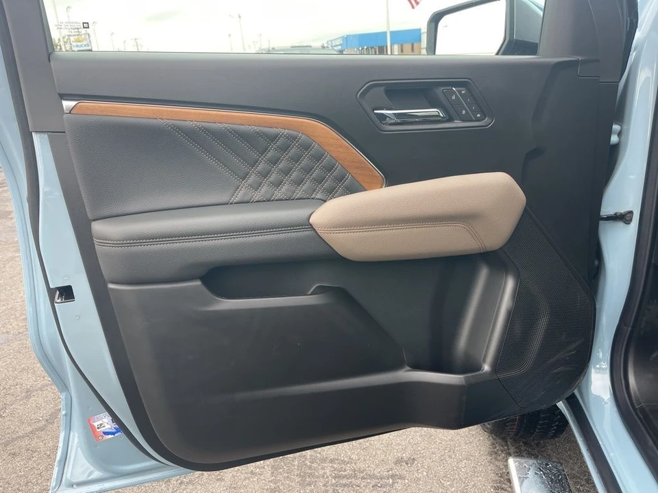 2026 GMC Canyon 2nd Gen - Image 9 of 12