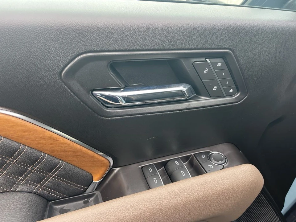 2026 GMC Canyon 2nd Gen - Image 10 of 12