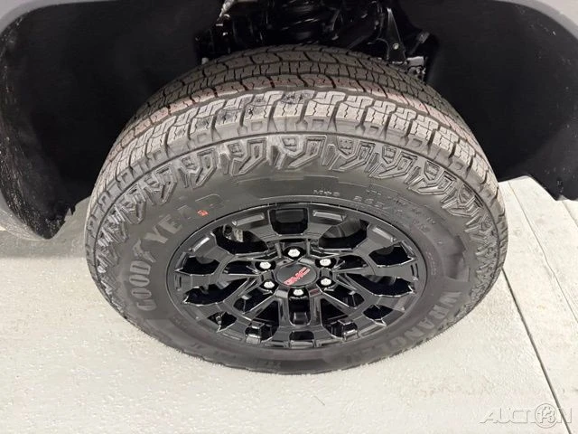 2026 GMC Canyon 2nd Gen - Image 4 of 12