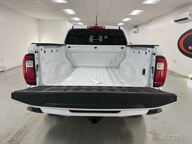 2026 GMC Canyon 2nd Gen - Image 8 of 21