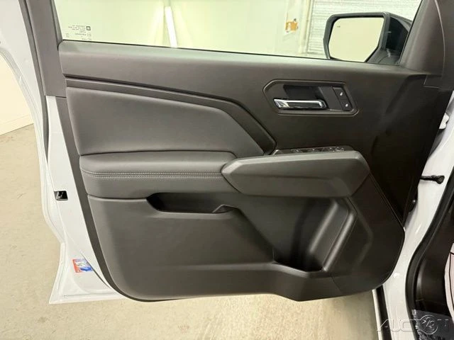 2026 GMC Canyon 2nd Gen - Image 13 of 21