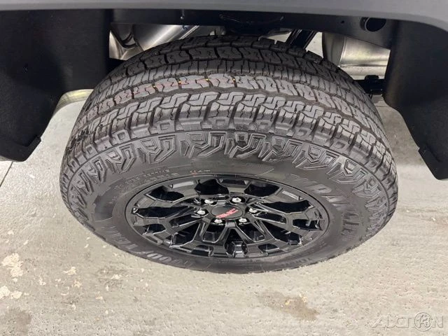2026 GMC Canyon 2nd Gen - Image 4 of 19