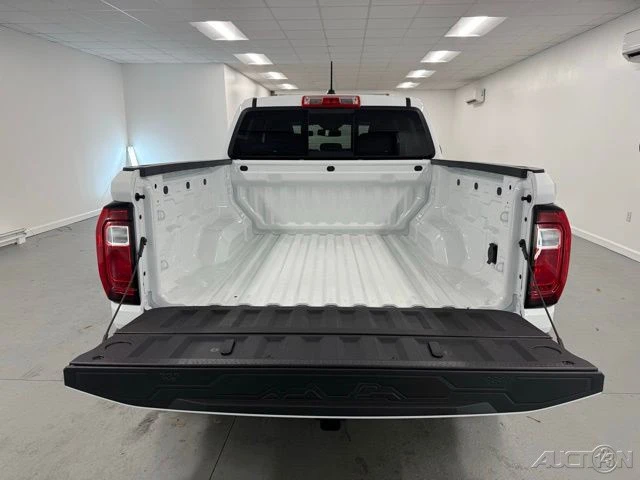 2026 GMC Canyon 2nd Gen - Image 8 of 12