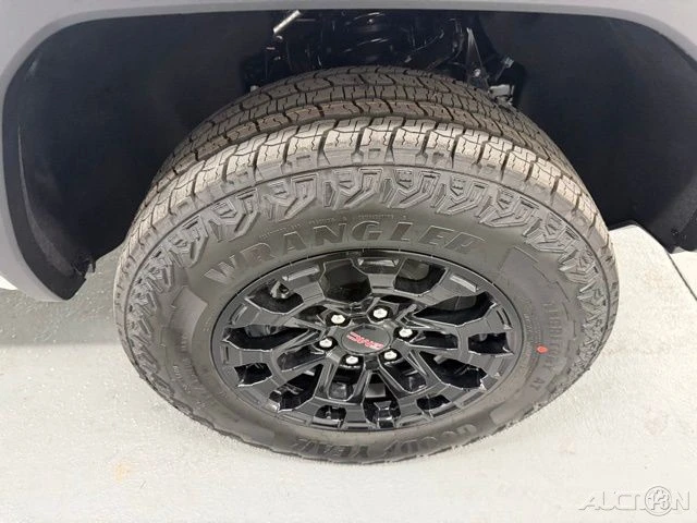 2026 GMC Canyon 2nd Gen - Image 4 of 12