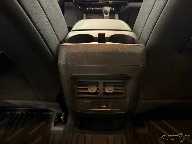 2026 GMC Canyon 2nd Gen - Image 16 of 21