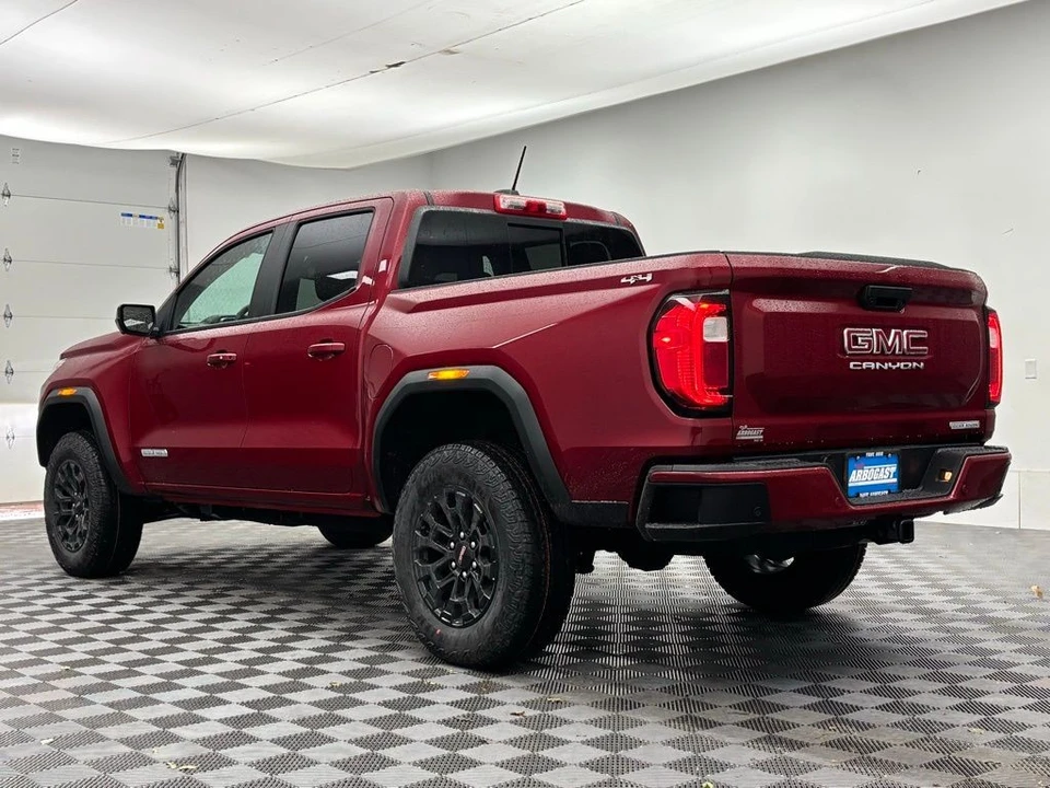 2026 GMC Canyon 2nd Gen - Image 10 of 12
