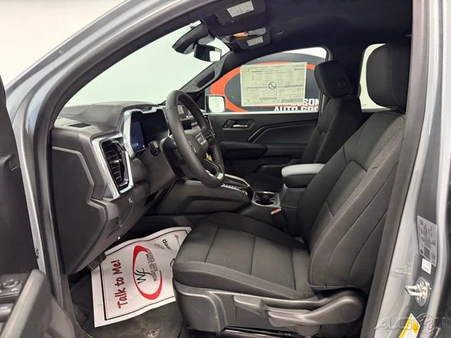 2026 GMC Canyon 2nd Gen - Image 9 of 21