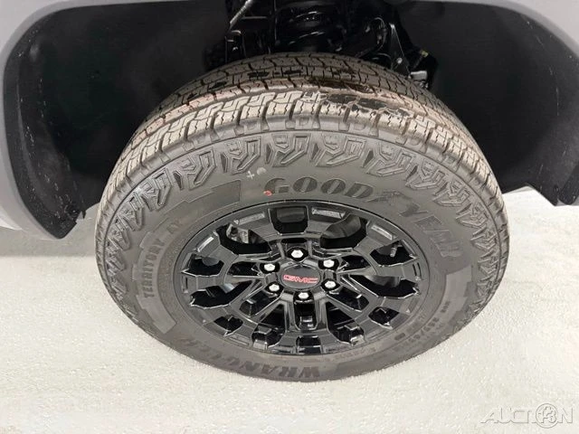 2026 GMC Canyon 2nd Gen - Image 4 of 21