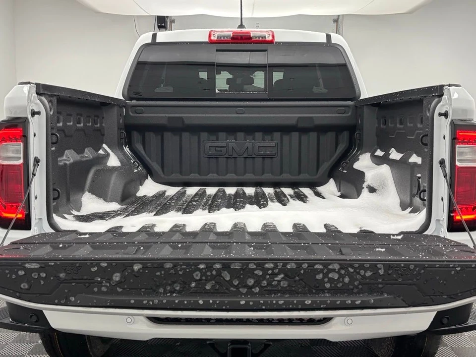 2026 GMC Canyon 2nd Gen - Image 9 of 12