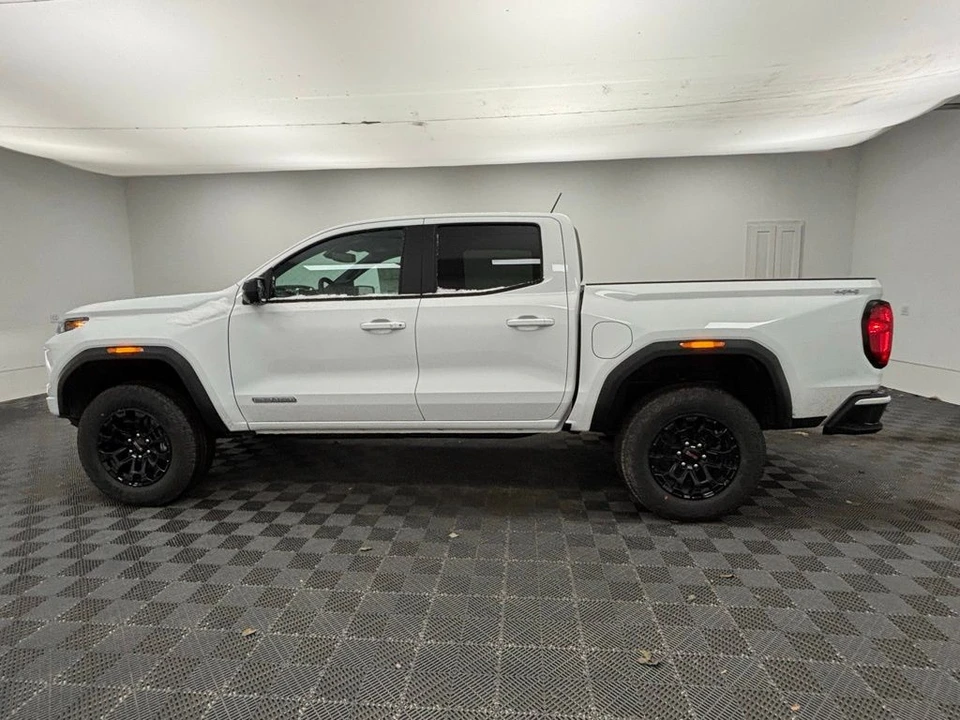 2026 GMC Canyon 2nd Gen - Image 11 of 12
