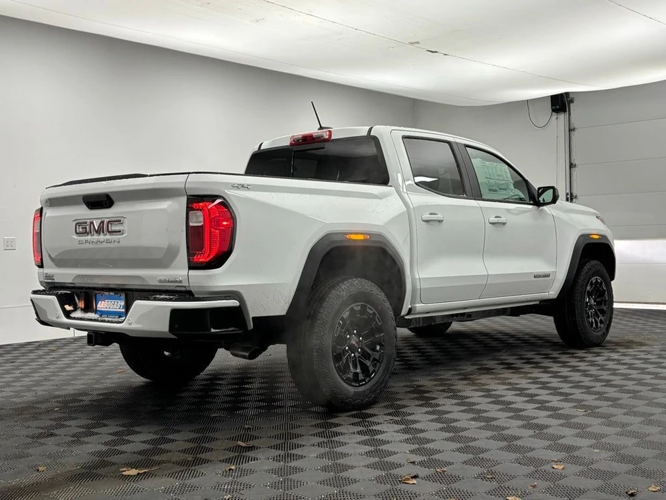 2026 GMC Canyon 2nd Gen - Image 7 of 12