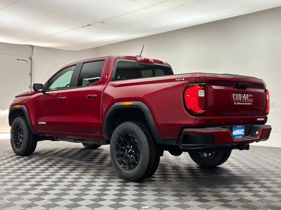 2026 GMC Canyon 2nd Gen - Image 10 of 12
