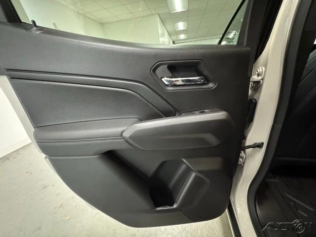 2026 GMC Canyon 2nd Gen - Image 8 of 18