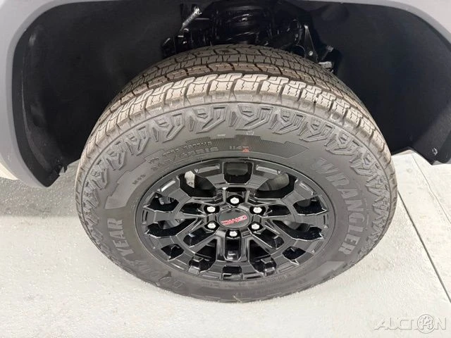 2026 GMC Canyon 2nd Gen - Image 4 of 12
