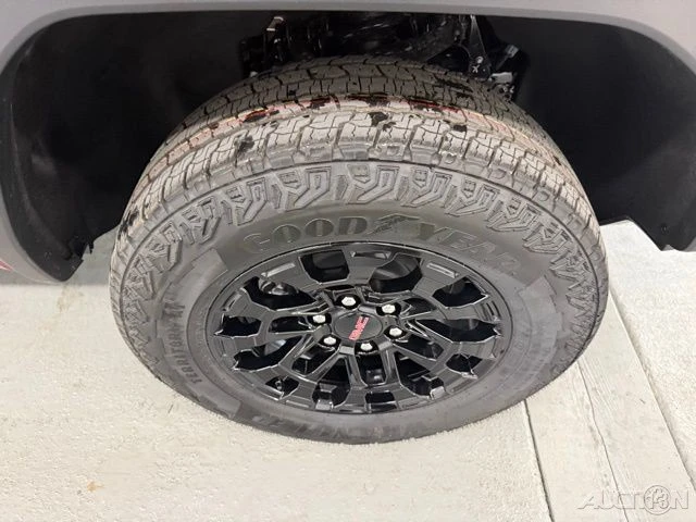 2026 GMC Canyon 2nd Gen - Image 4 of 12
