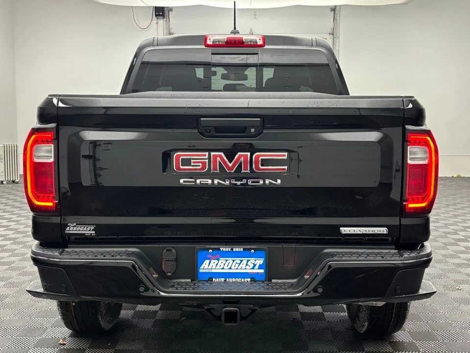 2026 GMC Canyon 2nd Gen - Image 8 of 12