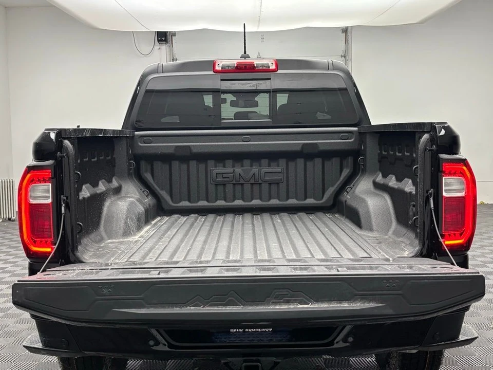 2026 GMC Canyon 2nd Gen - Image 9 of 12