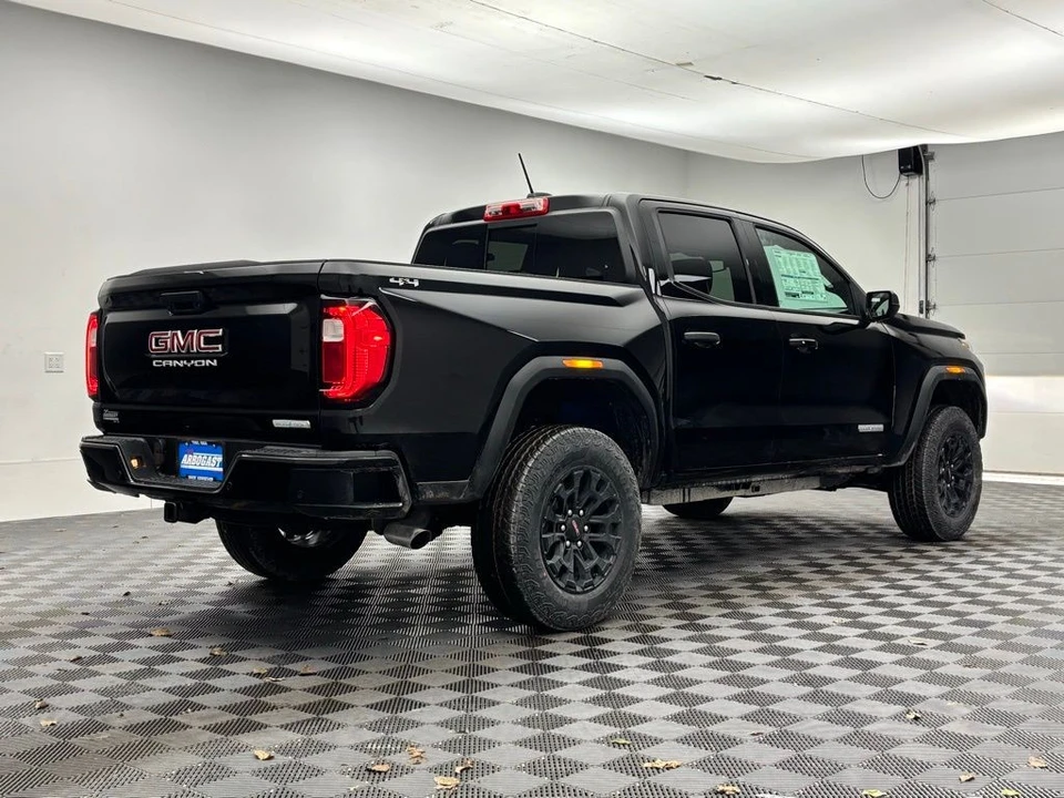2026 GMC Canyon 2nd Gen - Image 7 of 12