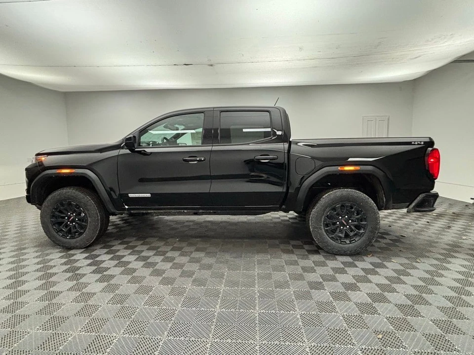 2026 GMC Canyon 2nd Gen - Image 11 of 12