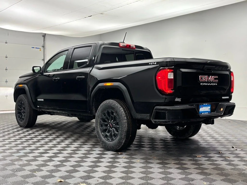 2026 GMC Canyon 2nd Gen - Image 10 of 12
