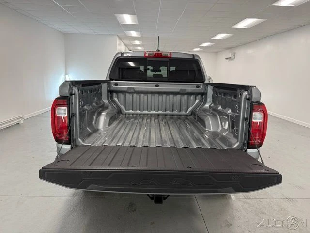 2026 GMC Canyon 2nd Gen - Image 8 of 21