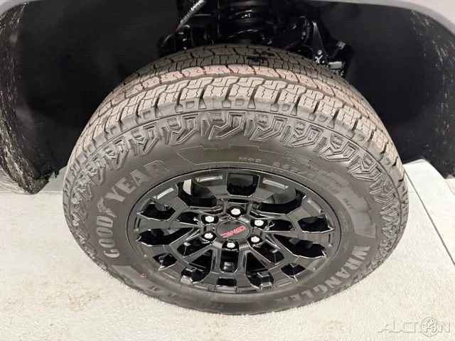 2026 GMC Canyon 2nd Gen - Image 4 of 21