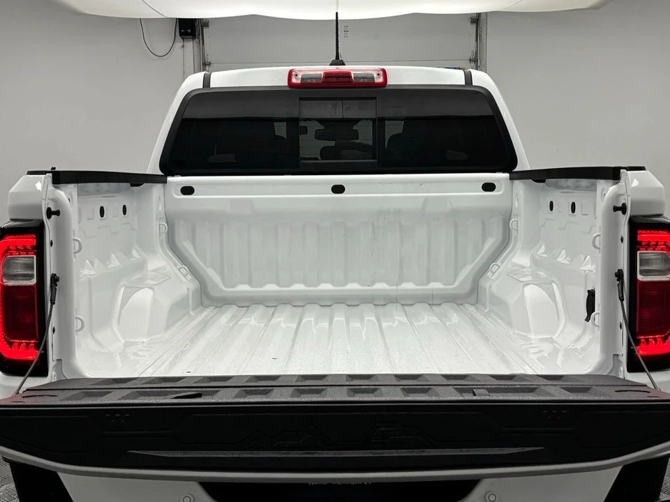 2026 GMC Canyon 2nd Gen - Image 9 of 12