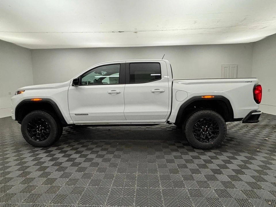 2026 GMC Canyon 2nd Gen - Image 11 of 12