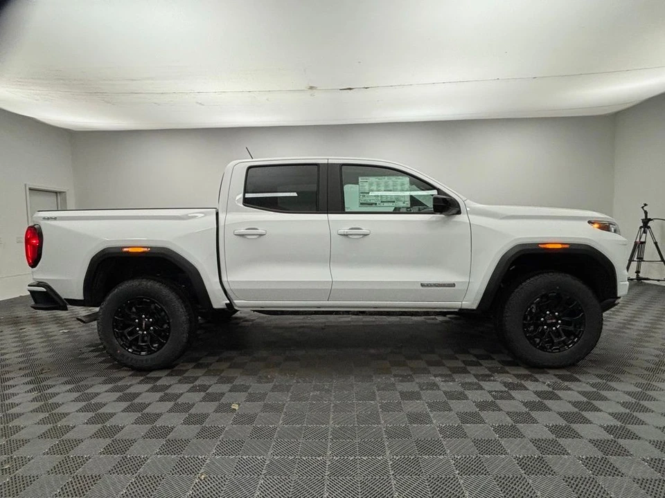 2026 GMC Canyon 2nd Gen - Image 6 of 12