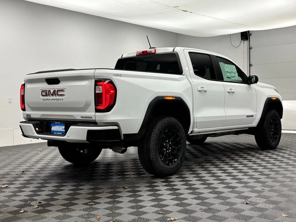 2026 GMC Canyon 2nd Gen - Image 7 of 12