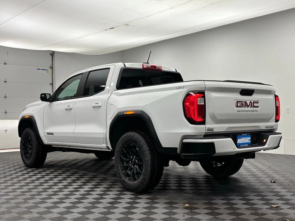 2026 GMC Canyon 2nd Gen - Image 10 of 12