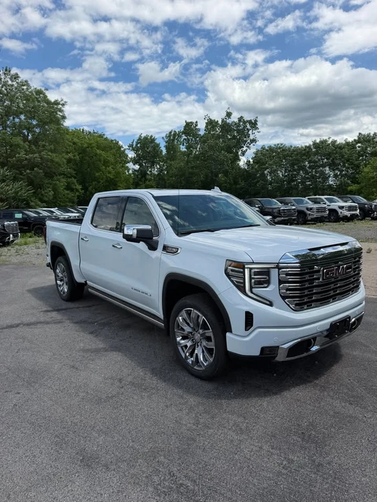 2026 GMC Sierra 5th Gen - Image 7 of 9