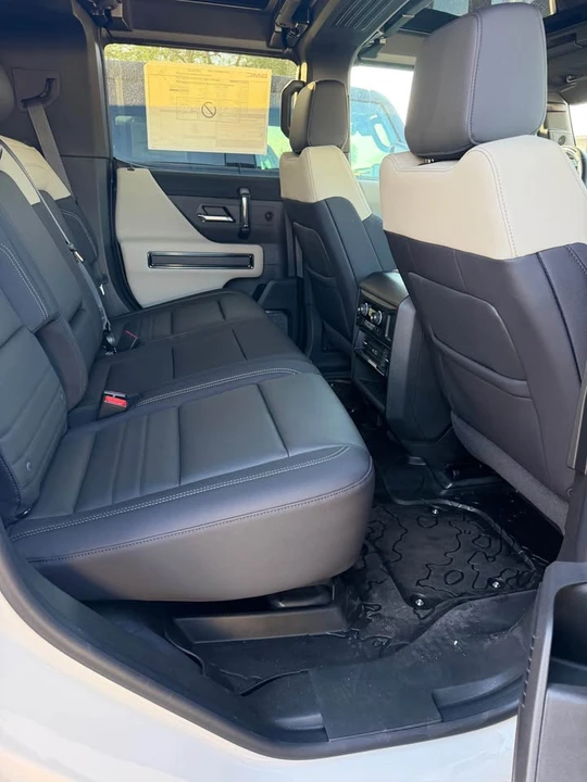2026 GMC Hummer EV - Image 7 of 11